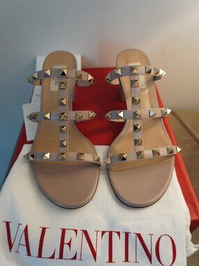 Valentino Garavani Rockstud Block Heel Slide Sandals Poudre Size 38 New in Box